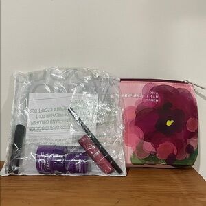 ☔️ NEW! SEALED!!! SKIN CARE/ MAKEUP 💄 Clinique Pink and Purple Floral Bag